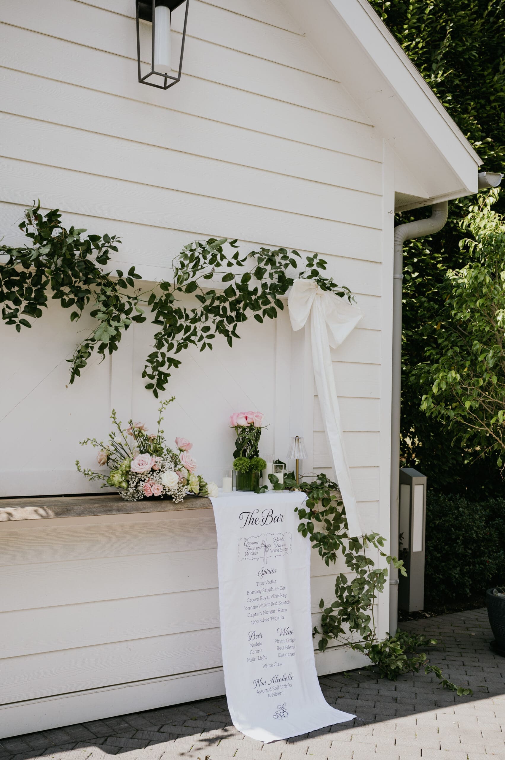 Luxury reception details at Highfields Event Center