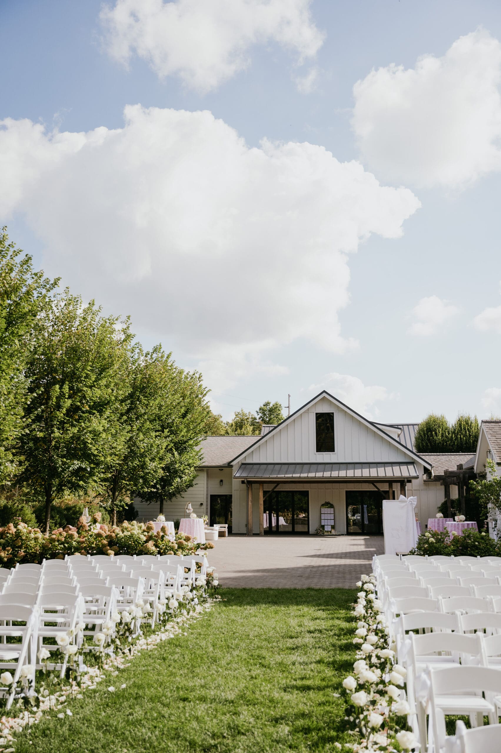 Luxury ceremony at Highfields Event Center