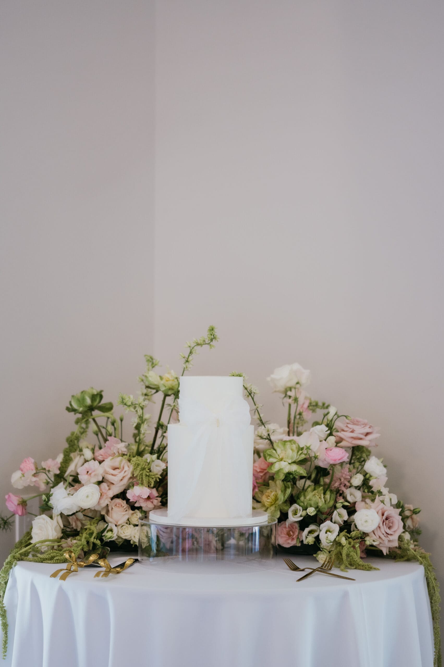 Luxury reception details at Highfields Event Center