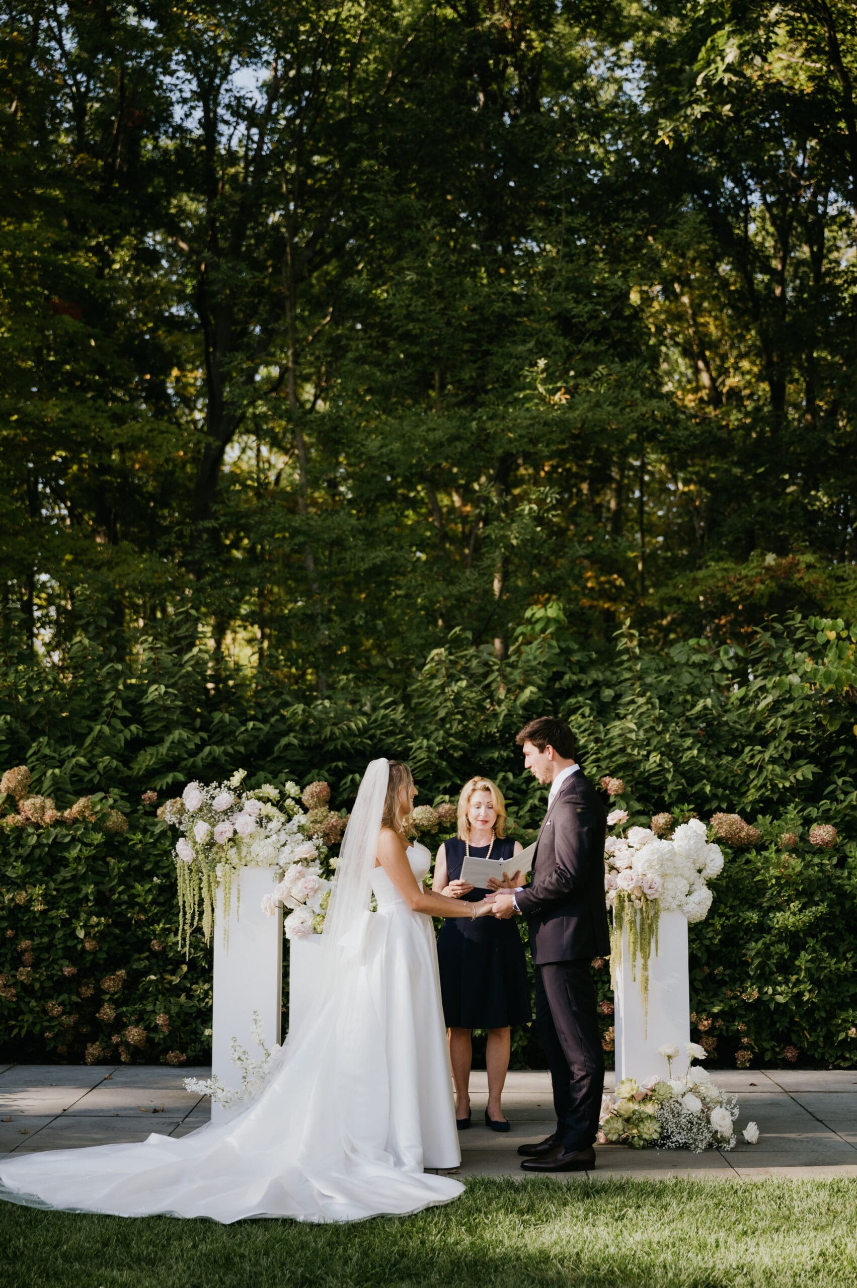 Luxury ceremony at Highfields Event Center
