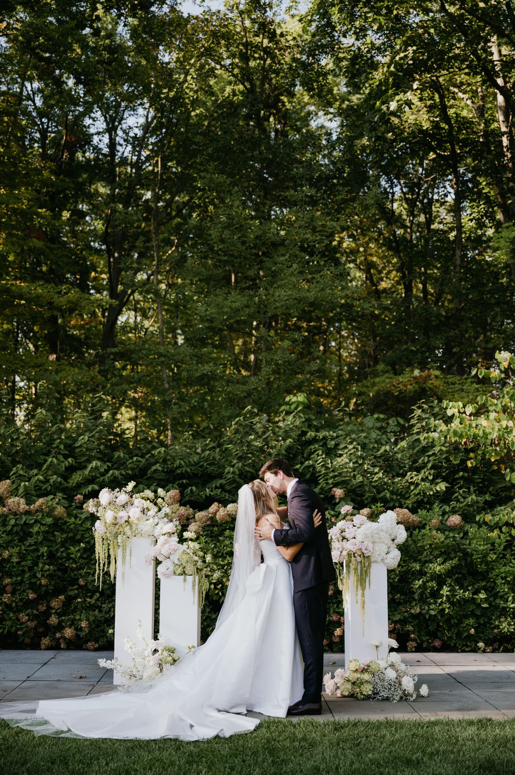 Luxury ceremony at Highfields Event Center