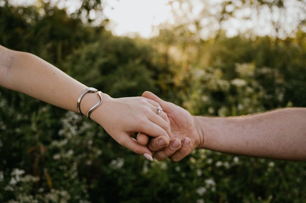 dreamy engagement session inspiration for ohio summers